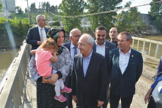 CHP GENEL BAŞKANI SEL FELAKETİNİ İNCELEDİ