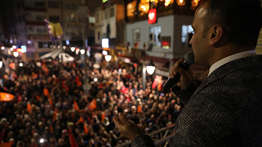 PLEVNE MEYDANINDA SEÇİM KUTLAMALARI YAPILDI