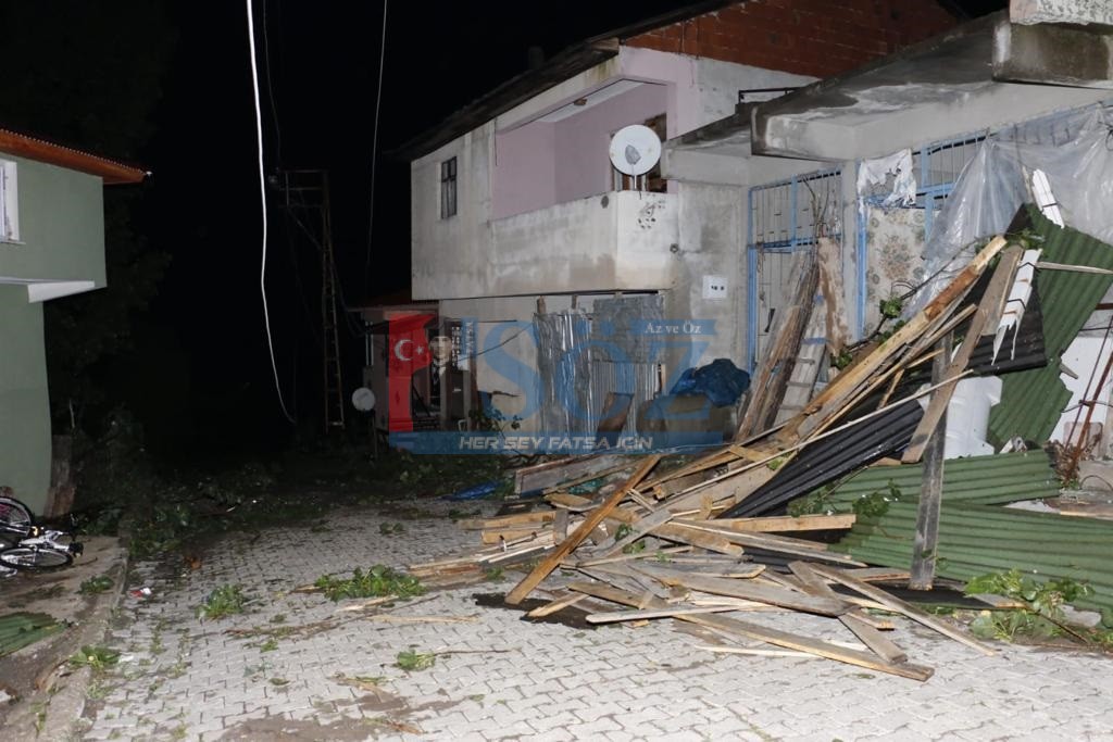 ÇATILAR UÇTU, AĞAÇLAR DEVRİLDİ… İŞTE YOĞUN YAĞIŞIN FATURASI