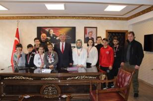 FATSA CESUR YÜREKLER AKADEMİSİNİN SPORCULARI KAYMAKAM YARAN’I ZİYAYARET ETTİ