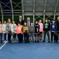 SEVGİ EVİ’NDEKİ ÇOCUKLARA ÜCRETSİZ TENİS KURSU