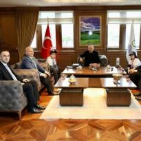 BAŞKAN GÜLER “EN İYİ ROBOT TAKIMI”NI AĞIRLADI