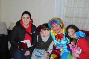 YILBAŞI HEDİYELERİ NOEL BABADAN DEĞİL, PALYAÇO MELİS’TEN