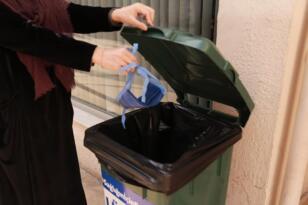FATSA BELEDİYESİ CADDELERE MASKE VE ELDİVENLER İÇİN TIBBİ ATIK KUTUSU YERLEŞTİRDİ