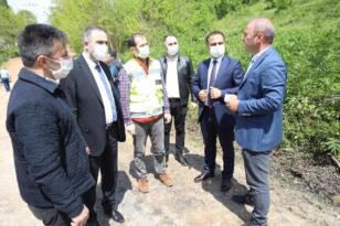 DEMİRCİ, TAŞLICA, KILAVUZÖMER GRUP YOLUNDA 5.5 KM LİK SICAK ASFALT ÇALIŞMALARI BAŞLADI