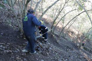 BAŞKAN HİLMİ GÜLER ÜRETİCİNİN YANINDA