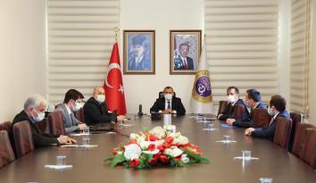 VALİ SONEL, “VAKA SAYILARININ DÜŞMESİ İÇİN ELBİRLİĞİ İLE ÇALIŞACAĞIZ”