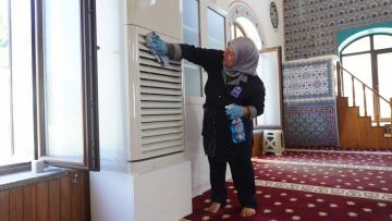 BAYRAM HAZIRLIKLARI CAMİLERİN TEMİZLİĞİYLE DEVAM EDİYOR