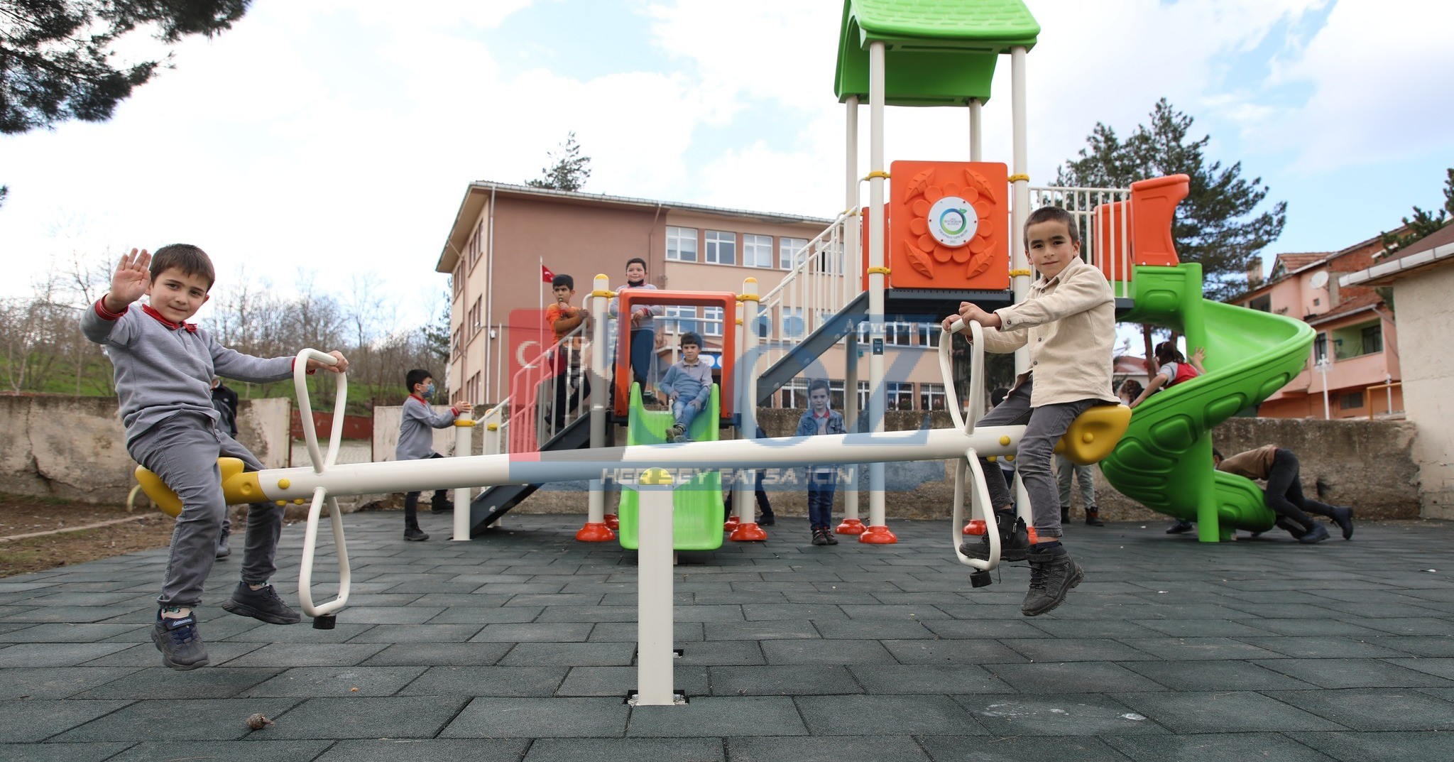 GEYİKÇELİ MAHALLESİ ALTIN ÇAĞINI YAŞIYOR