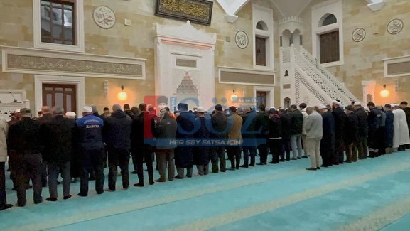 DEPREM ŞEHİTLERİ DUALARLA YAD EDİLDİ