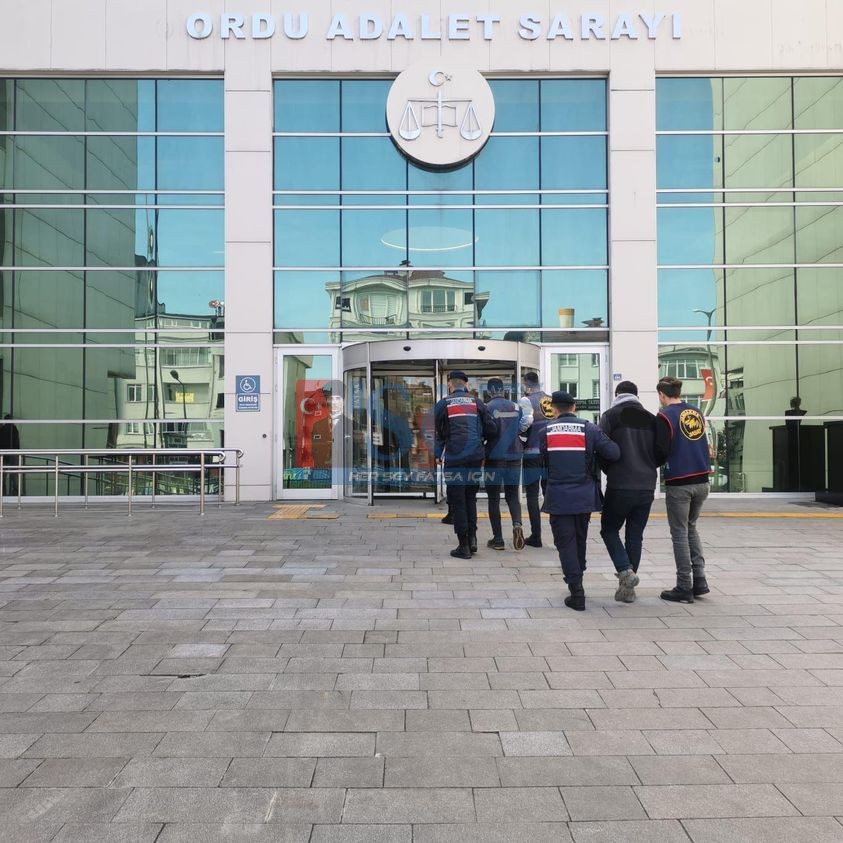 ORDU’DA 10 TON İNŞAAT DEMİRİ ÇALIP GERİ DÖNÜŞÜME SATMAK İSTEDİLER JANDARMA’YA YAKALANDILAR…