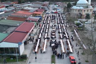 BAŞKAN GÜLER, FATSA SANAYİ ESNAFIYLA İFTAR SOFRASINDA FATSA BÜYÜK SANAYİ SİTESİ’NDE ESNAFLA KUCAKLAŞAN BAŞKAN GÜLER, İFTARINI DA ONLARLA YAPTI