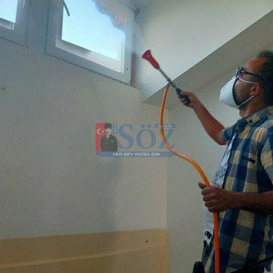 FATSA’DA KOKARCA MÜCADELESİNDE İLAÇLAMAYI MAHALLELİLER YAPIYOR