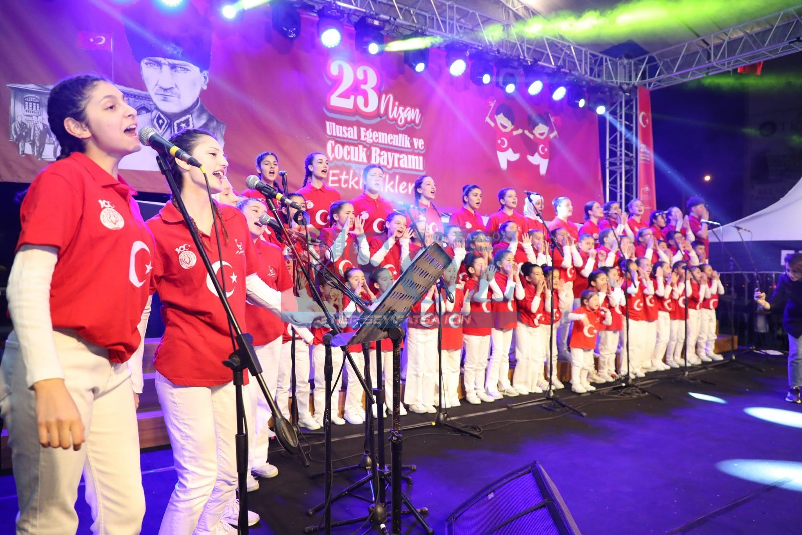 ÇOCUKLAR GÖNÜLLERİNCE EĞLENDİ