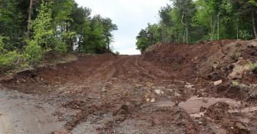 AKKUŞ’TA YOLLARIN STANDARDI YÜKSELİYOR 16 KM’LİK KARAÇAL-GÖKÇEBAYIR BAĞLANTI YOLU GENİŞLETİLİYOR