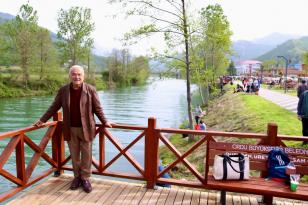 ÇEVRE DOSTU BAŞKAN ORDU BÜYÜKŞEHİR BELEDİYE BAŞKANI DR. MEHMET HİLMİ GÜLER, 5 YILDA ON YILLARIN SORUNU OLAN VAHŞİ ÇÖP ALANLARINI KAPATIRKEN, YENİ PARK VE TABİAT PARKLARINI ORDU’YA VE HALKA KAZANDIRDI. 5 YILDA ORDU’NUN YEŞİL ALAN MİKTARINI YÜZDE 116 ARTTIRAN BAŞKAN GÜLER, SU KAYNAKLARININ KORUNMASI AMACIYLA İLÇELERDE 61 GÖLET İNŞA ETTİRDİ