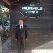 ÇOCUKLARA YEMEK DÜZENLİYOR..