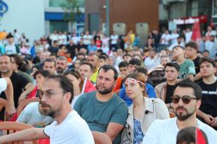 FUTBOL SEVERLERDEN FATSA BELEDİYESİ’NE TEŞEKKÜR MİLLİ MAÇ İÇİN DEV EKRAN KURULDU