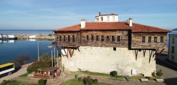 BÜYÜKŞEHİRDEN KENT TARİHİNE ÖNEMLİ DOKUNUŞ HAZNEDAROĞLU KONAĞI RESTORE EDİLECEK 18. YÜZYILDA KALE KALINTISI ÜZERİNE İNŞA EDİLEN KONAK, KENT MÜZESİNE DÖNÜŞTÜRECEK