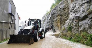 SU BASKINLARINA EKİPLER İŞ MAKİNELERİ İLE MÜDAHALE ETTİ