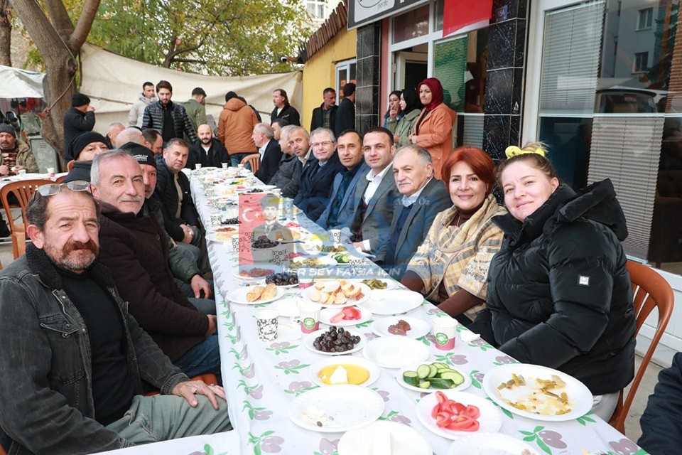 BAŞKAN KİBAR SEYYAR PAZARCILARLA BULUŞTU