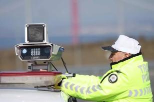 SÜRÜCÜLERİN İSYANI SONUÇ VERDİ ! TABELALAR SÖKÜLDÜ, HIZ LİMİTLERİ DEĞİŞTİ