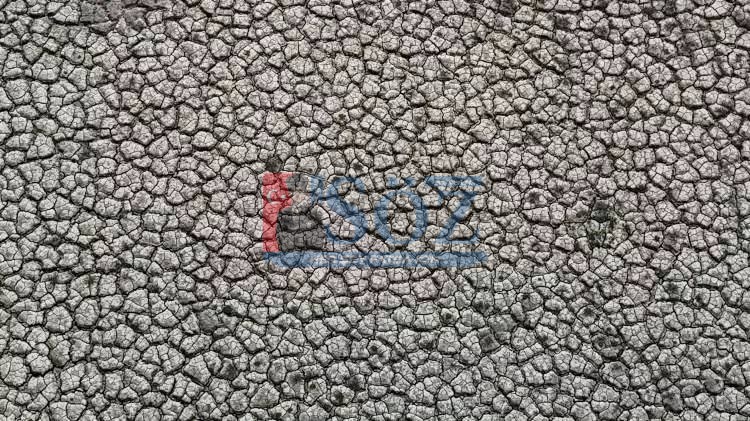 KURAKLIK BAŞ GÖSTERDİ : SEYHAN BARAJ GÖLÜ’NDE SULAR ÇEKİLDİ , TOPRAK ÇATLADI