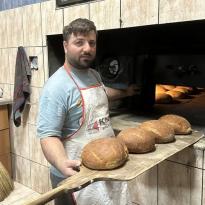 FATSDA`DA GEÇ SAATLERDE ESMER BUĞDAY EKMEĞİ ARAYAN VATANDAŞLARIN İMDADINA MUSA BIÇAK YETİŞİYOR