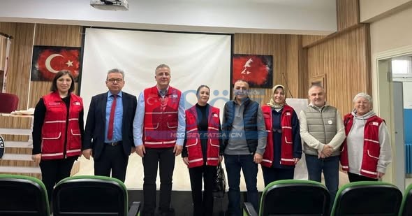 KIZILAY`DAN FATSA ANADOLU LİSESİ`NDE GÖNÜLLÜLÜK VE İNSANİ YARDIM SUNUMU