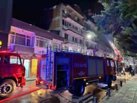 ORDU`DA ÇATI KATINDA KORKUTAN YANGIN : 5 KİŞİ SON ANDA KURTARILDI