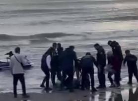 ÜNYEDE’DE ŞAŞKINLIK YARATAN OLAY : KADIN DENİZE ATLADI