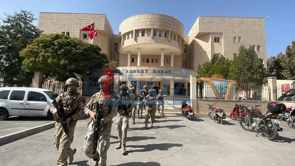 DÖVDÜĞÜ EŞİNİN ÖLDÜĞÜNÜ ZANNEDİP OLAYI GİZLEMEK İÇİN TRAFİK KAZASI GİBİ GÖSTERMEYE ÇALIŞTI