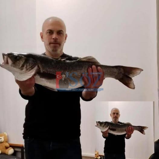 ORDU’DA KIYI BALIKÇILIĞI YAPAN MOBİLYA USTASI OSMAN GİDEN, OLTAYLA 5 KİLOGRAM AĞIRLIĞINDA LEVREK YAKALADI