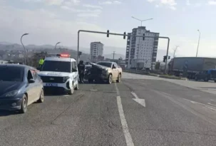 FATSA’DA IŞIK İHLALİ KAZAYA NEDEN OLDU:2 YARALI