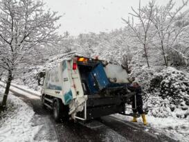 FATSA’DA ZORLU HAVA ŞARTLARINA RAĞMEN TEMİZLİK ÇALIŞMALARI AKSAMIYOR