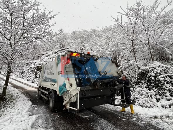 FATSA’DA ZORLU HAVA ŞARTLARINA RAĞMEN TEMİZLİK ÇALIŞMALARI AKSAMIYOR