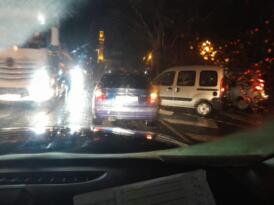 YENİPAZAR MAHALLESİ’NDE MADDİ HASARLI KAZA