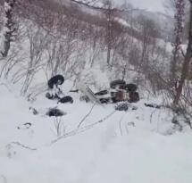 İLÇEMİZ GÜRGENTEPE’DE İŞ MAKİNESİ UÇURUMA YUVARLANDI