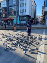 BAZI DAVRANIŞLAR SESSİZDİR; AMA İNSANA ,HAYATA VE KALBE DOKUNUR