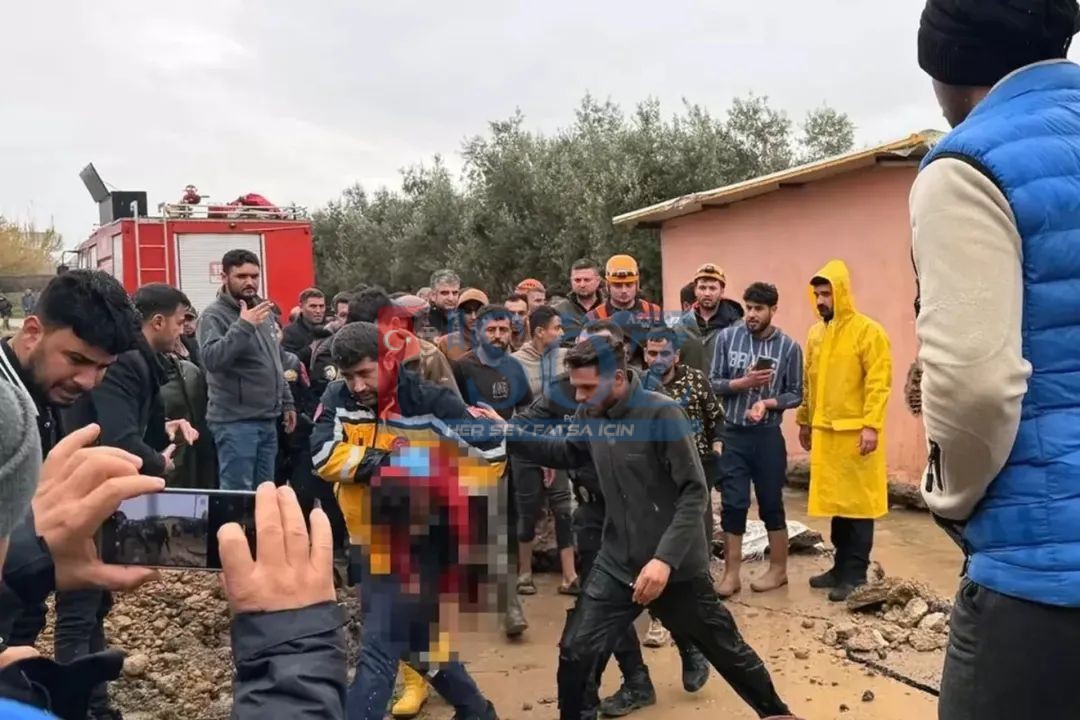 SAĞANAK CAN ALDI:3 YAŞINDAKI BERRA HAYATINI KAYBETTİ