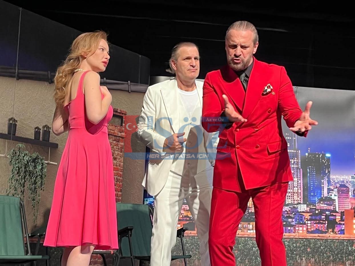 “AYNI ÇATI ALTINDA “FATSA’DA HEM GÜLDÜRDÜ HEM DE DÜŞÜNDÜRDÜ