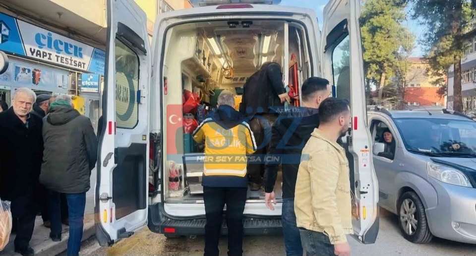 ÜNYE’DE MOTOSİKLET KAZASI: YAYA VE SÜRÜCÜ YARALANDI