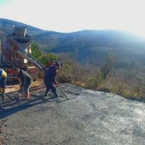 FATSA’DA KIRSAL MAHALLELERDE BETON YOL ÇALIŞMALARI SÜRÜYOR