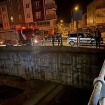 KÖPRÜDEN ATLADI, EKİPLER SEFERBER OLDU