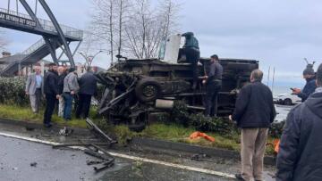 TRABZON’DA SAHİL YOLUNDA TRAFİK KAZASI: 2 YARALI