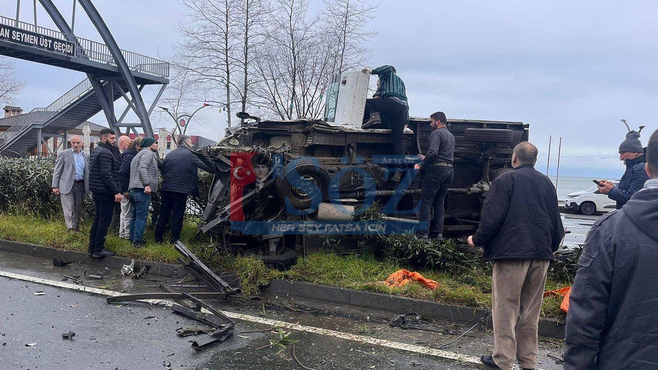 TRABZON’DA SAHİL YOLUNDA TRAFİK KAZASI: 2 YARALI