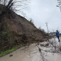 Toprak Kaydı, Yol Kapandı!