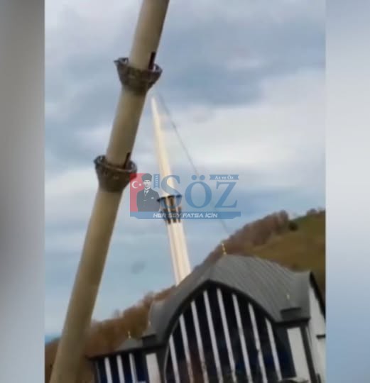 ORDU’DA FIRTINA MİNAREYİ YIKTI