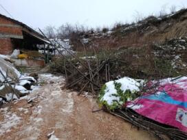 FATSA’DA TOPRAK KAYMASI: EV TEDBİR AMAÇLI BOŞALTILDI