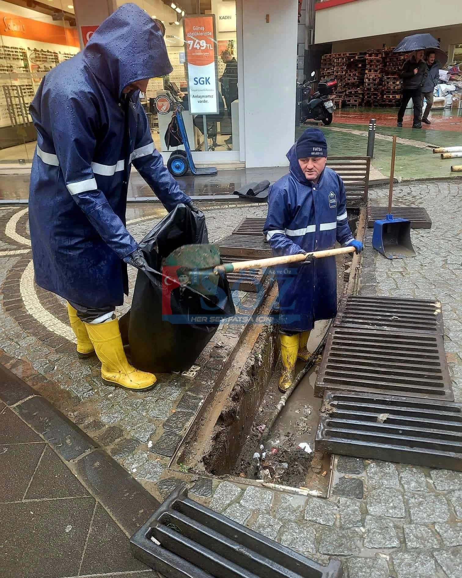 FATSA’DA SEL RİSKİNE KARŞI MAZGALLAR TEK TEK ELDEN GEÇİRİLDİ